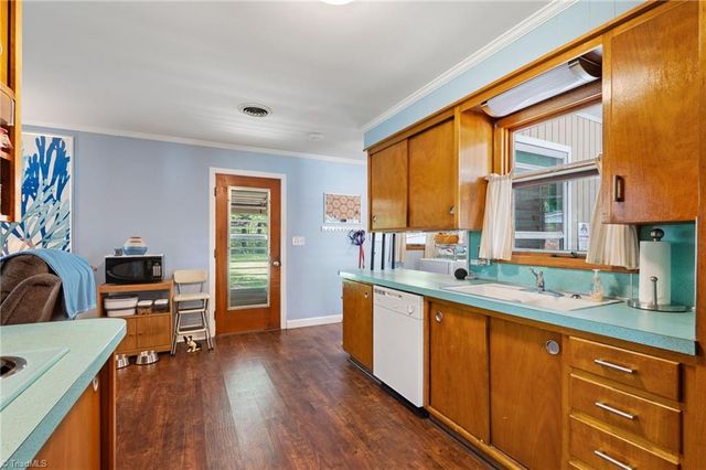 116 Lakeview Circle, Thomasville, NC 27360