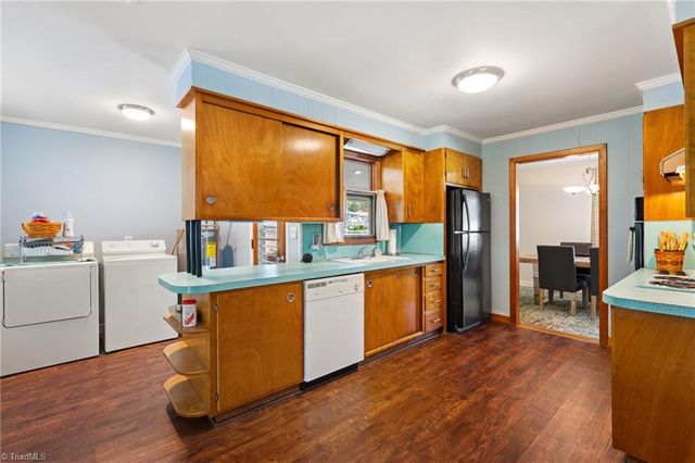 116 Lakeview Circle, Thomasville, NC 27360