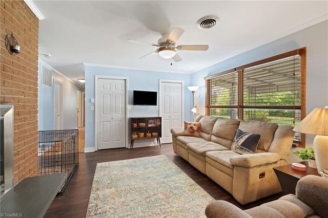 116 Lakeview Circle, Thomasville, NC 27360