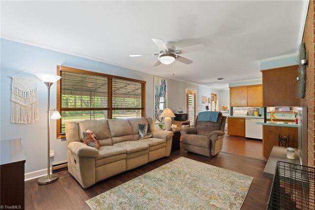 116 Lakeview Circle, Thomasville, NC 27360