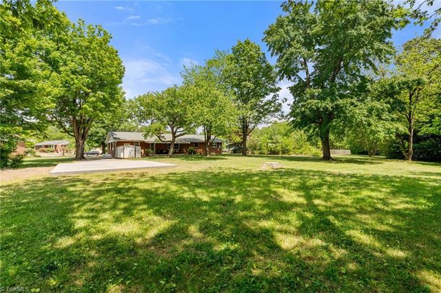 116 Lakeview Circle, Thomasville, NC 27360