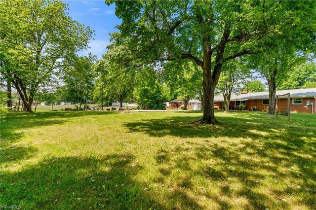 116 Lakeview Circle, Thomasville, NC 27360