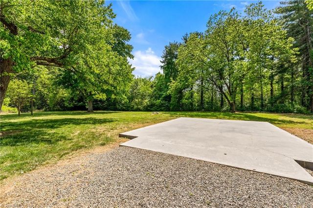 116 Lakeview Circle, Thomasville, NC 27360