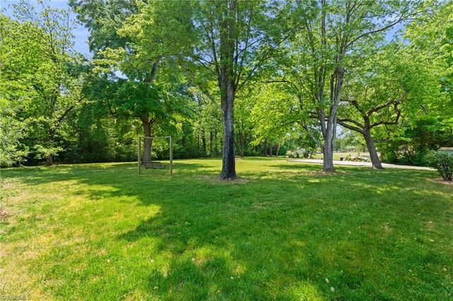 116 Lakeview Circle, Thomasville, NC 27360
