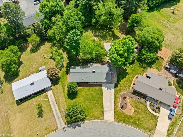 116 Lakeview Circle, Thomasville, NC 27360
