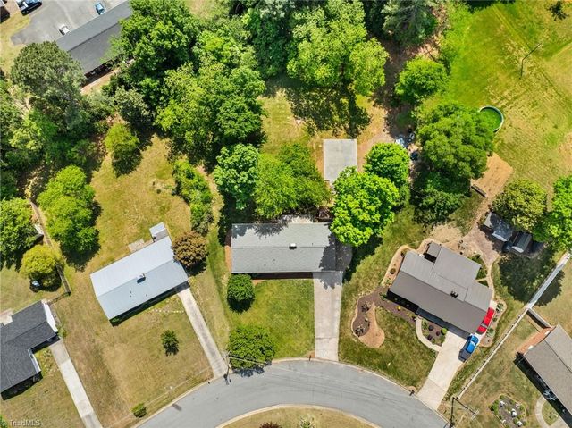 116 Lakeview Circle, Thomasville, NC 27360