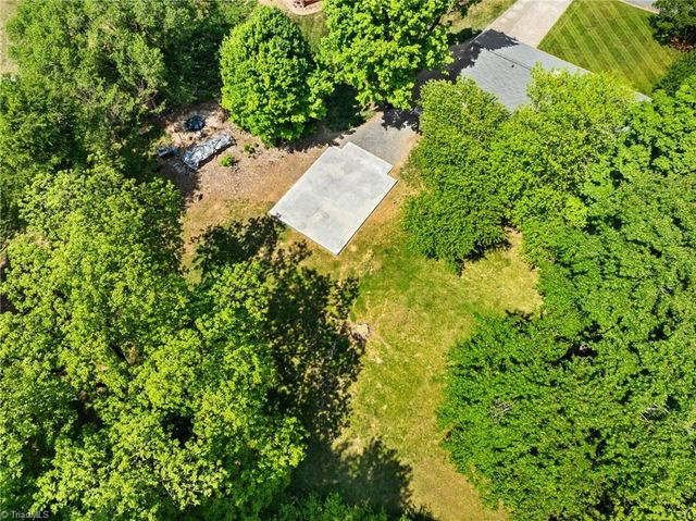 116 Lakeview Circle, Thomasville, NC 27360