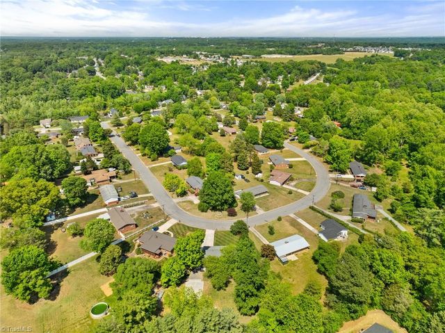 116 Lakeview Circle, Thomasville, NC 27360