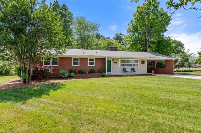116 Lakeview Circle, Thomasville, NC 27360