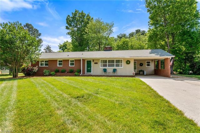 116 Lakeview Circle, Thomasville, NC 27360