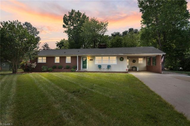 116 Lakeview Circle, Thomasville, NC 27360