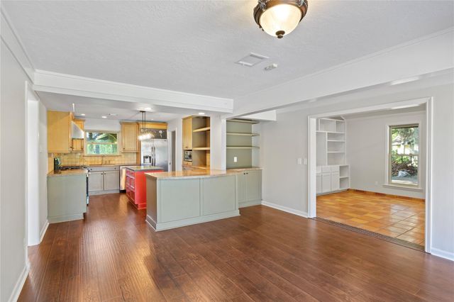 318 Lakeshore Drive, El Lago, TX 77586