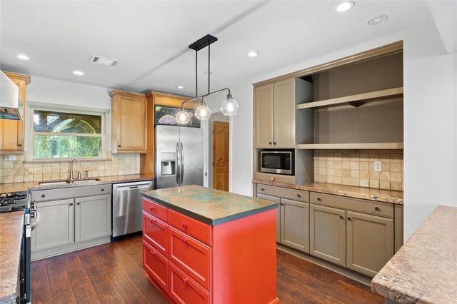318 Lakeshore Drive, El Lago, TX 77586