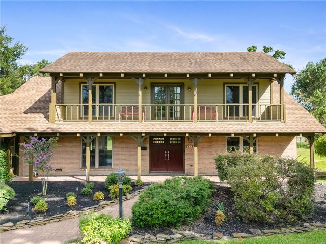 318 Lakeshore Drive, El Lago, TX 77586