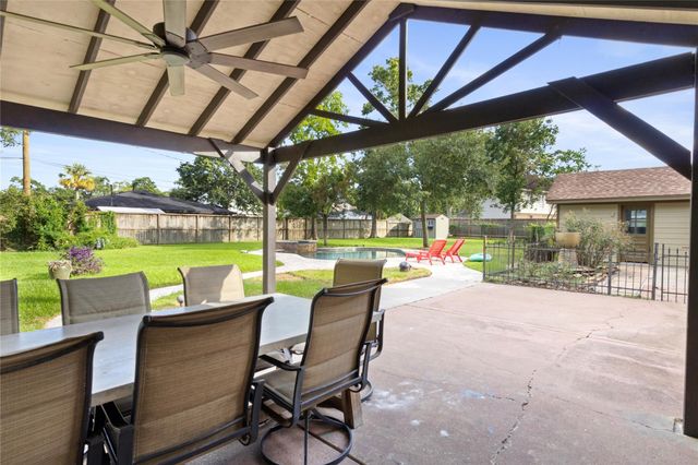 318 Lakeshore Drive, El Lago, TX 77586