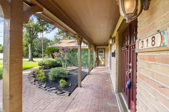 318 Lakeshore Drive, El Lago, TX 77586