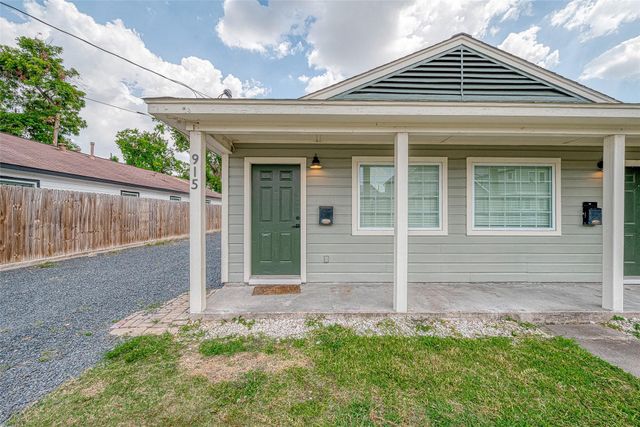 915 Adele Street, Houston, TX 77009