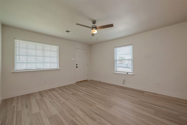 915 Adele Street, Houston, TX 77009