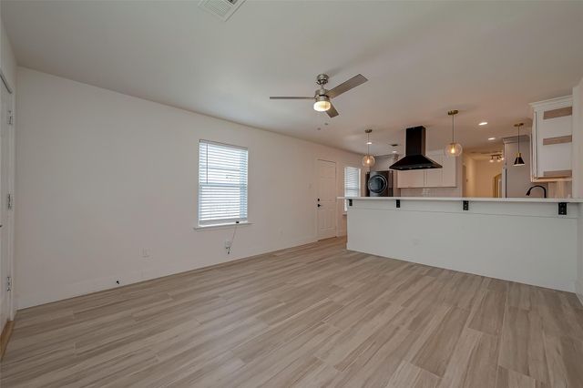 915 Adele Street, Houston, TX 77009