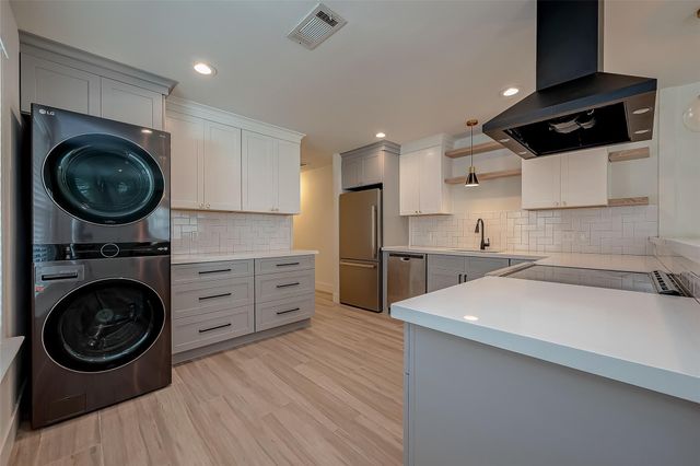 915 Adele Street, Houston, TX 77009