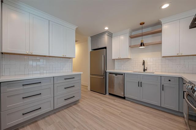 915 Adele Street, Houston, TX 77009