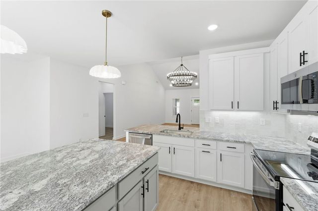 16 Burwell Drive, Bella Vista, AR 72714