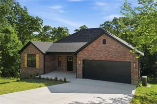 16 Burwell Drive, Bella Vista, AR 72714