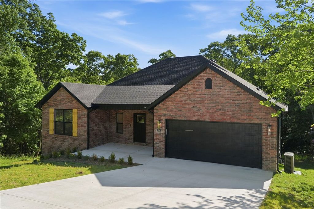 16 Burwell Drive, Bella Vista, AR 72714