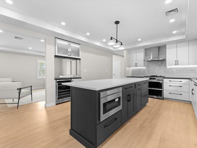 65 Eliot St, Natick, MA 01760