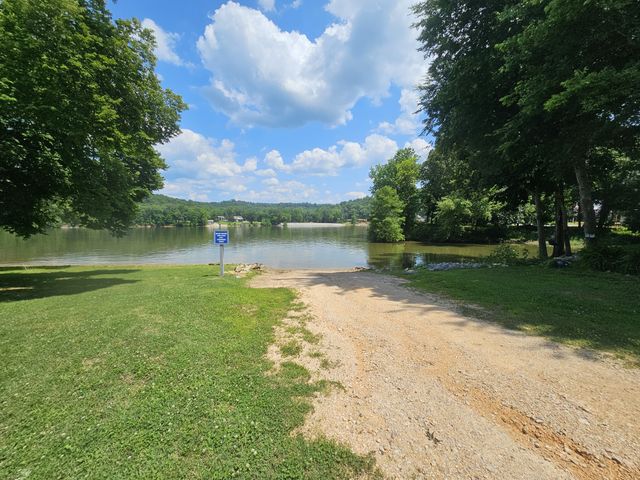 91 Creekside View Ln, Decaturville, TN 38329