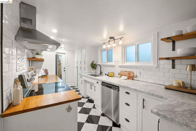 2647 Monterey Blvd, Oakland, CA 94602