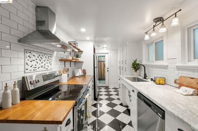 2647 Monterey Blvd, Oakland, CA 94602