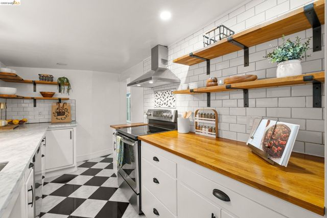 2647 Monterey Blvd, Oakland, CA 94602