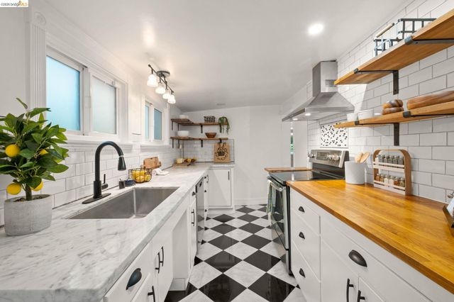 2647 Monterey Blvd, Oakland, CA 94602