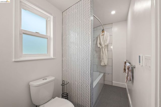 2647 Monterey Blvd, Oakland, CA 94602