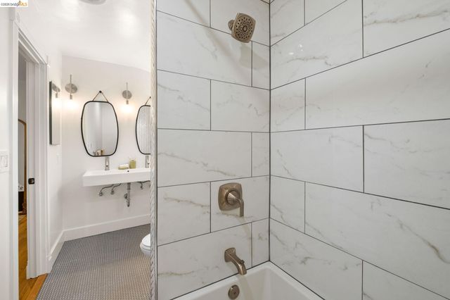 2647 Monterey Blvd, Oakland, CA 94602