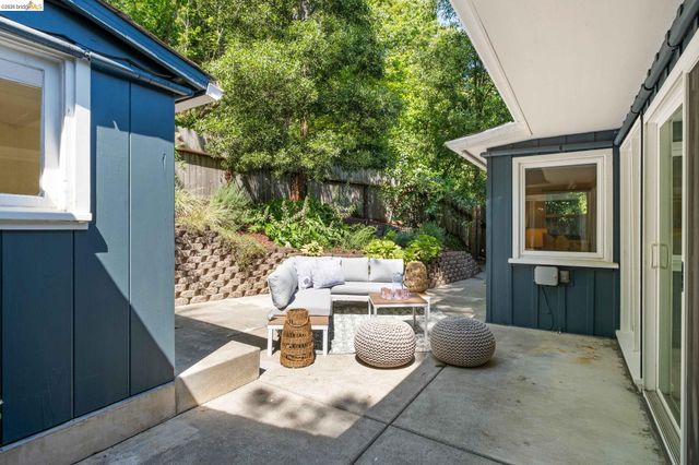 2647 Monterey Blvd, Oakland, CA 94602