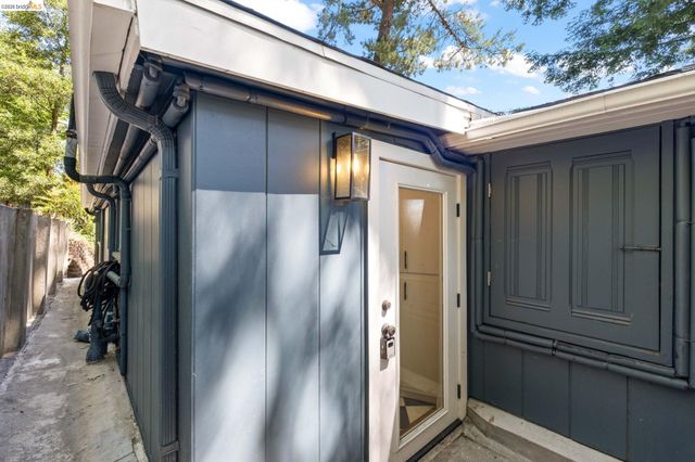 2647 Monterey Blvd, Oakland, CA 94602