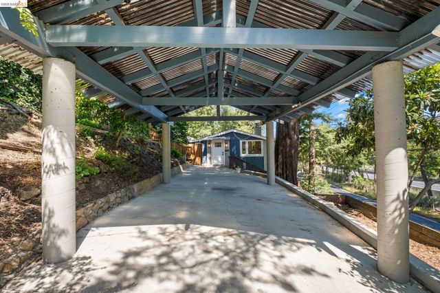 2647 Monterey Blvd, Oakland, CA 94602