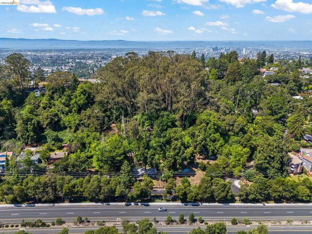 2647 Monterey Blvd, Oakland, CA 94602