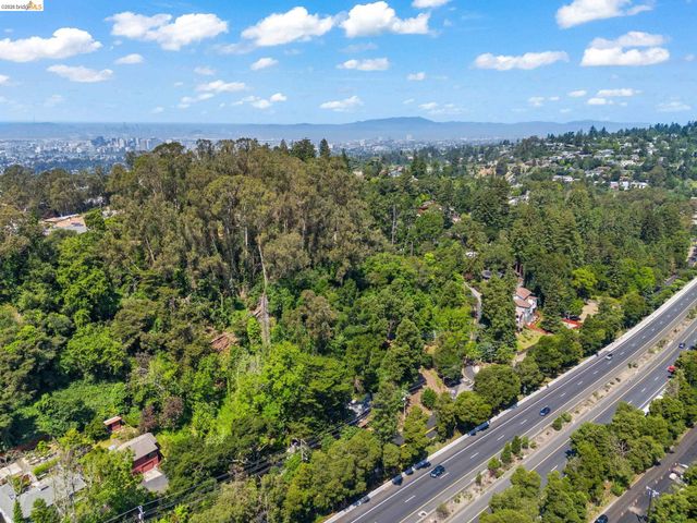 2647 Monterey Blvd, Oakland, CA 94602