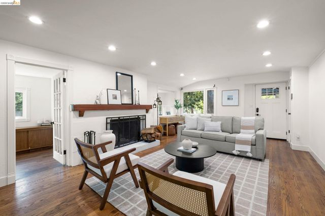 2647 Monterey Blvd, Oakland, CA 94602