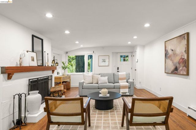 2647 Monterey Blvd, Oakland, CA 94602