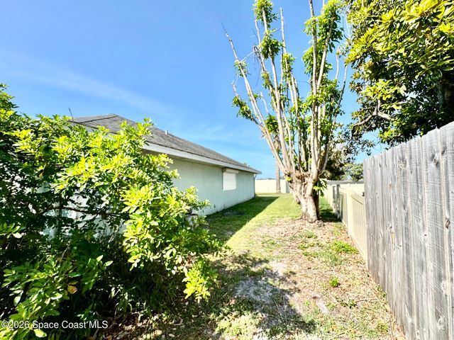 462 Port Malabar Boulevard NE, Palm Bay, FL 32905