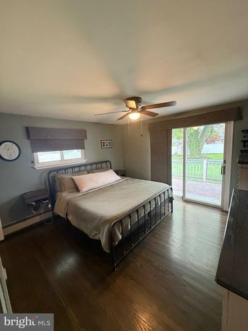 25 MAPLE AVE, Hatboro, PA 19040