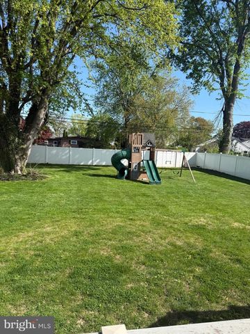 25 MAPLE AVE, Hatboro, PA 19040