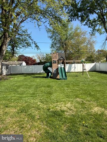 25 MAPLE AVE, Hatboro, PA 19040