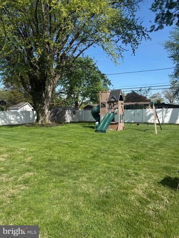 25 MAPLE AVE, Hatboro, PA 19040