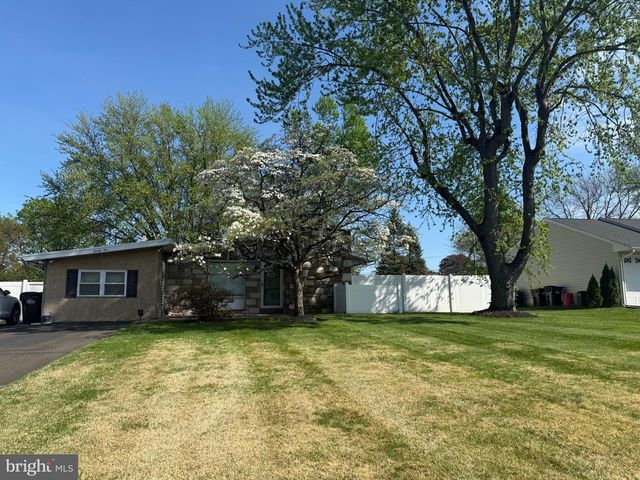 25 MAPLE AVE, Hatboro, PA 19040