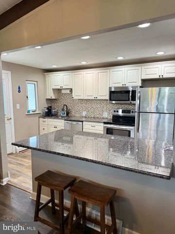 25 MAPLE AVE, Hatboro, PA 19040